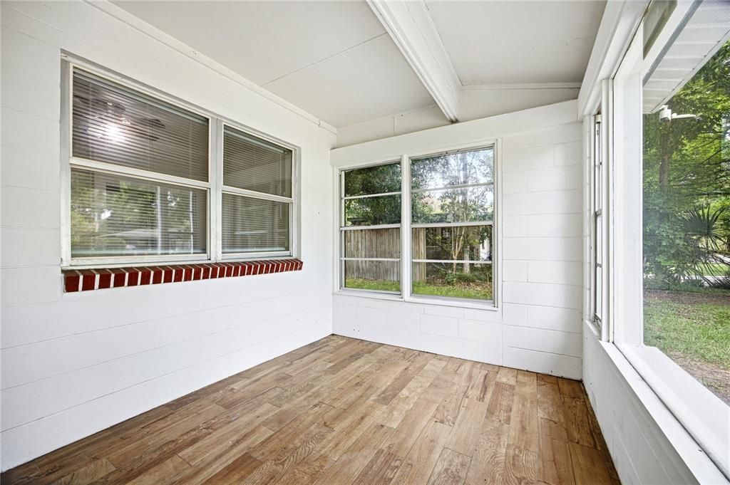 For Sale: $295,000 (4 beds, 2 baths, 1705 Square Feet)
