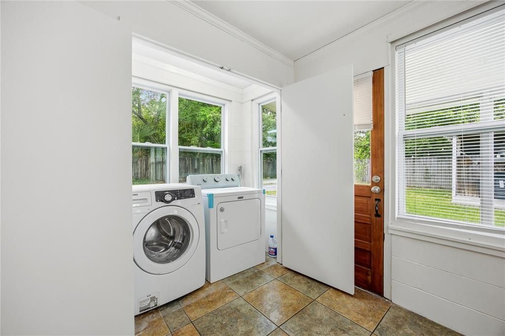 For Sale: $295,000 (4 beds, 2 baths, 1705 Square Feet)