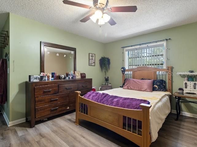 На продажу: $299,900 (3 спален, 2 ванн, 1936 Квадратных фут)