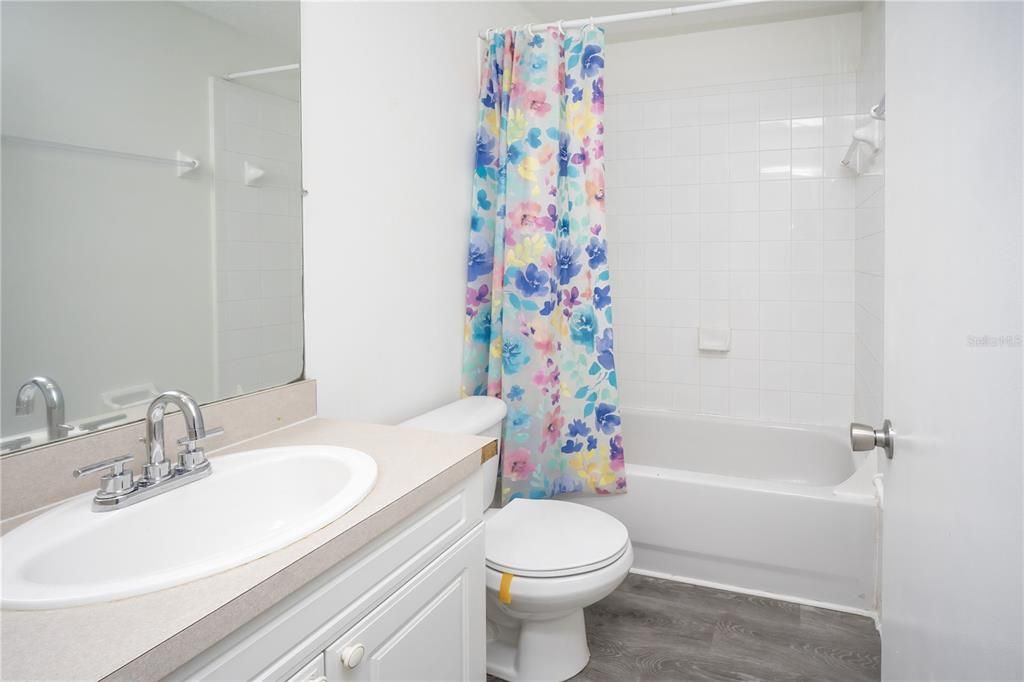 En Venta: $274,000 (4 camas, 3 baños, 1748 Pies cuadrados)