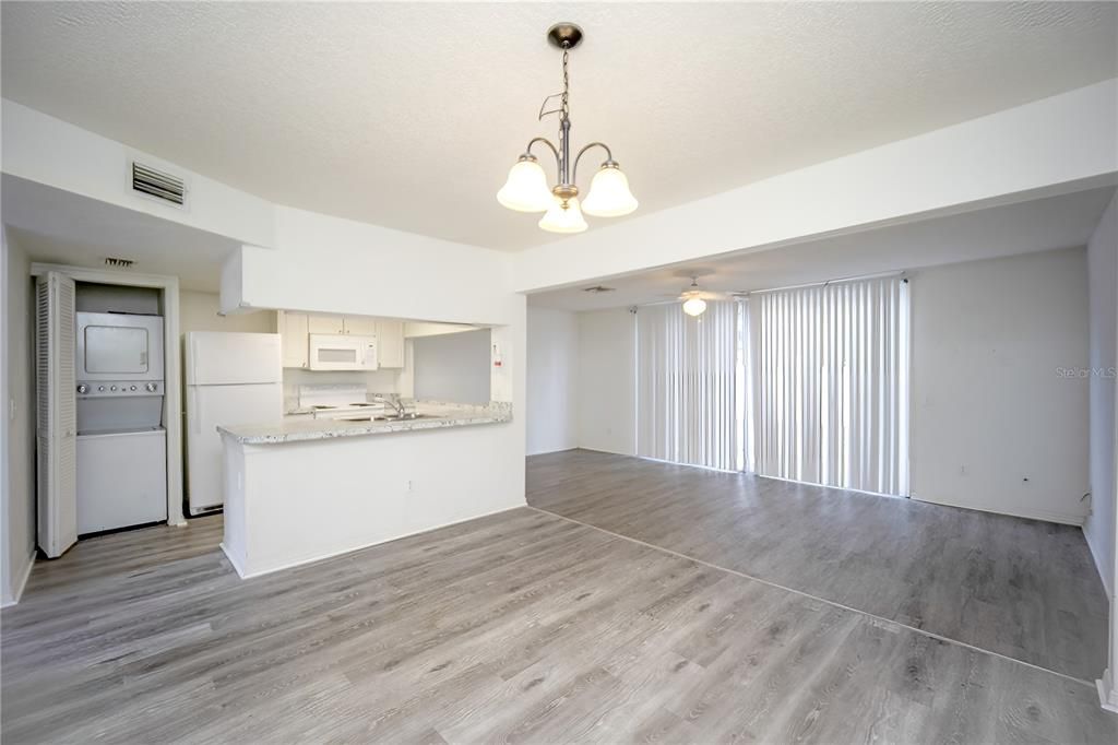 En Venta: $274,000 (4 camas, 3 baños, 1748 Pies cuadrados)