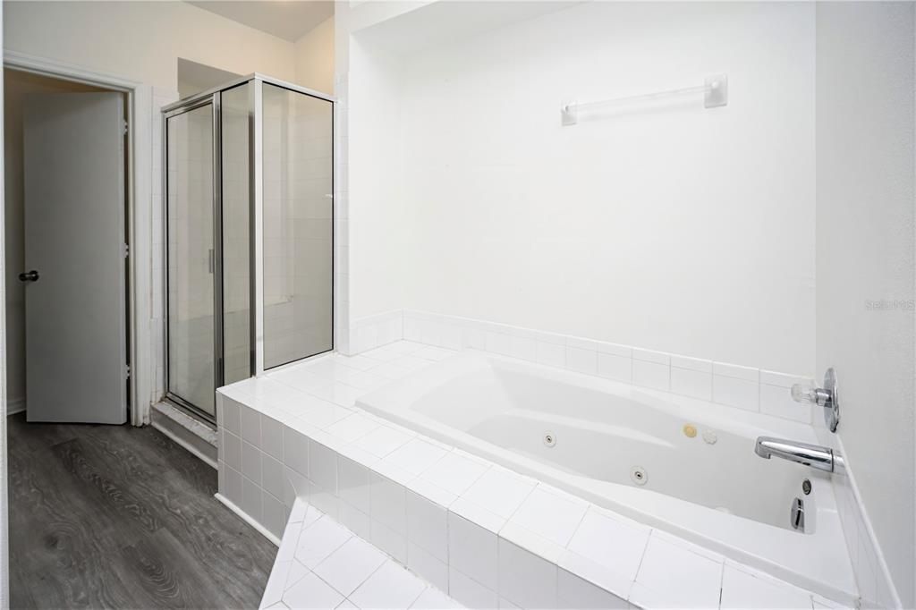 En Venta: $274,000 (4 camas, 3 baños, 1748 Pies cuadrados)