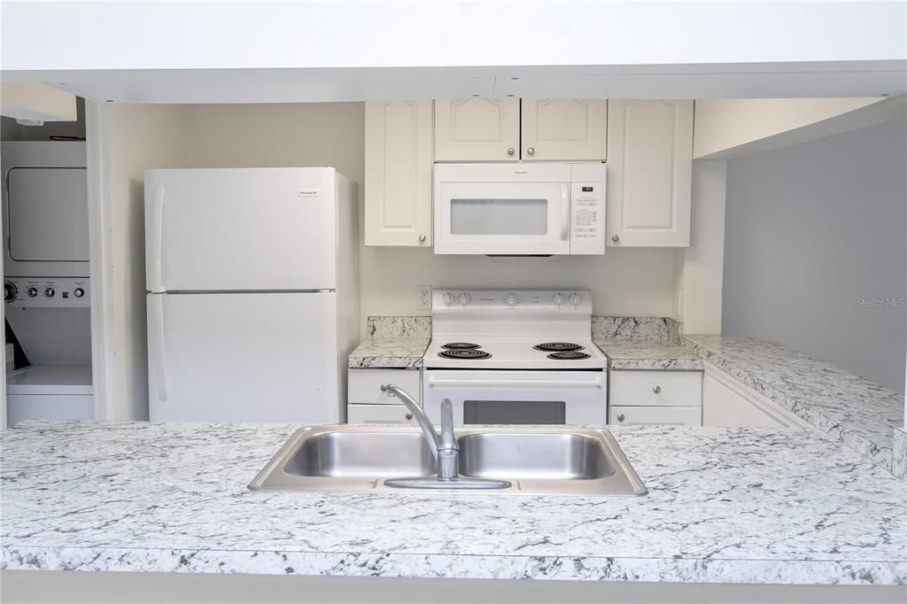 En Venta: $274,000 (4 camas, 3 baños, 1748 Pies cuadrados)