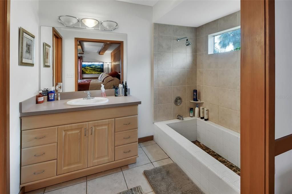 For Sale: $489,000 (2 beds, 2 baths, 1542 Square Feet)