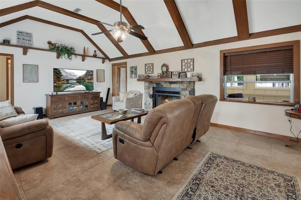 For Sale: $489,000 (2 beds, 2 baths, 1542 Square Feet)