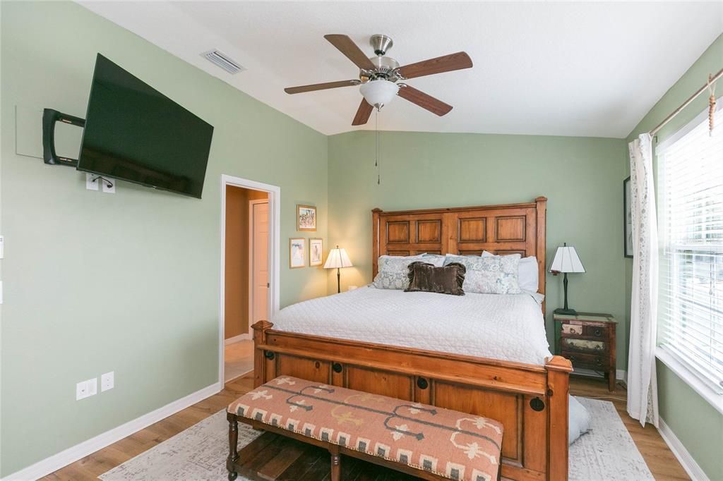For Sale: $380,000 (3 beds, 2 baths, 1420 Square Feet)