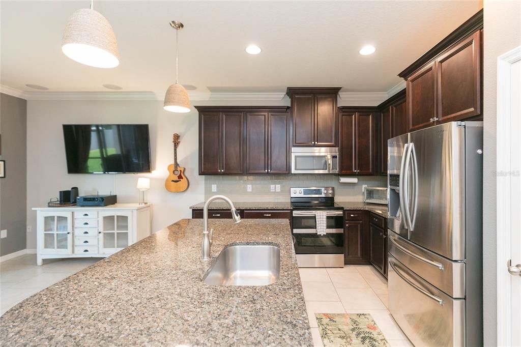 For Sale: $380,000 (3 beds, 2 baths, 1420 Square Feet)