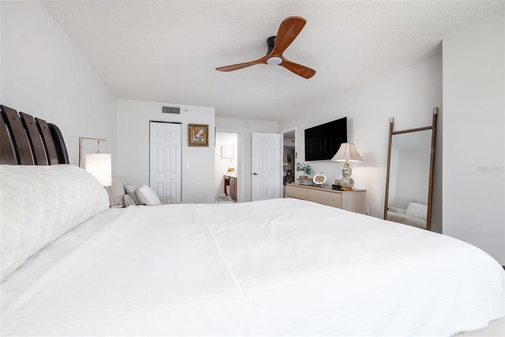 For Sale: $499,000 (2 beds, 2 baths, 1384 Square Feet)