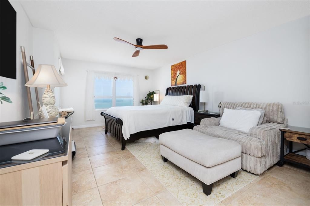 For Sale: $499,000 (2 beds, 2 baths, 1384 Square Feet)
