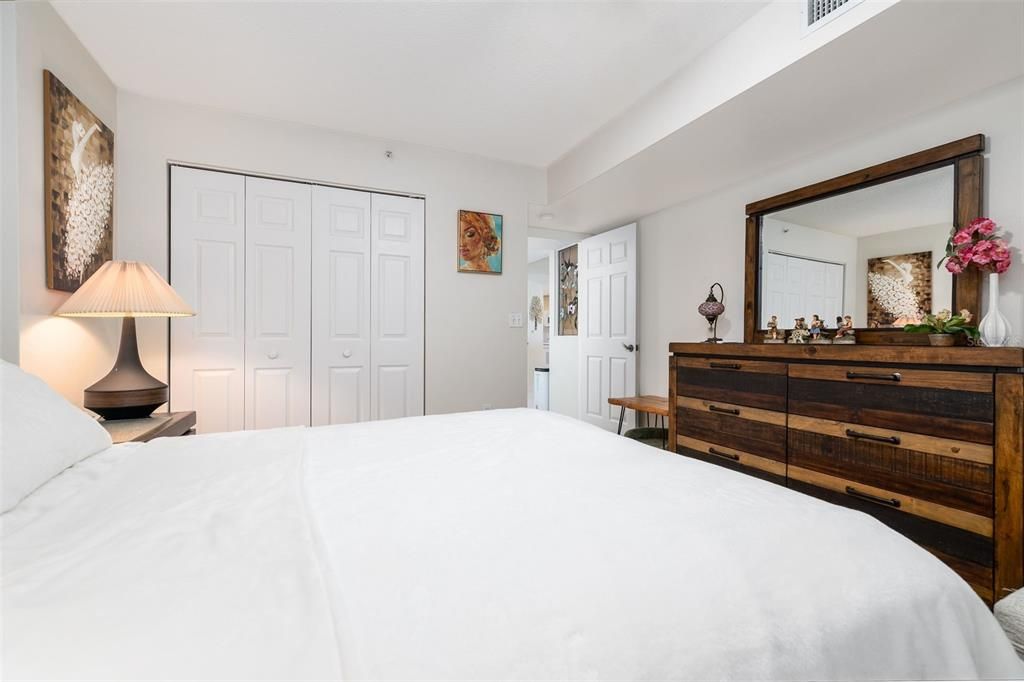 For Sale: $499,000 (2 beds, 2 baths, 1384 Square Feet)