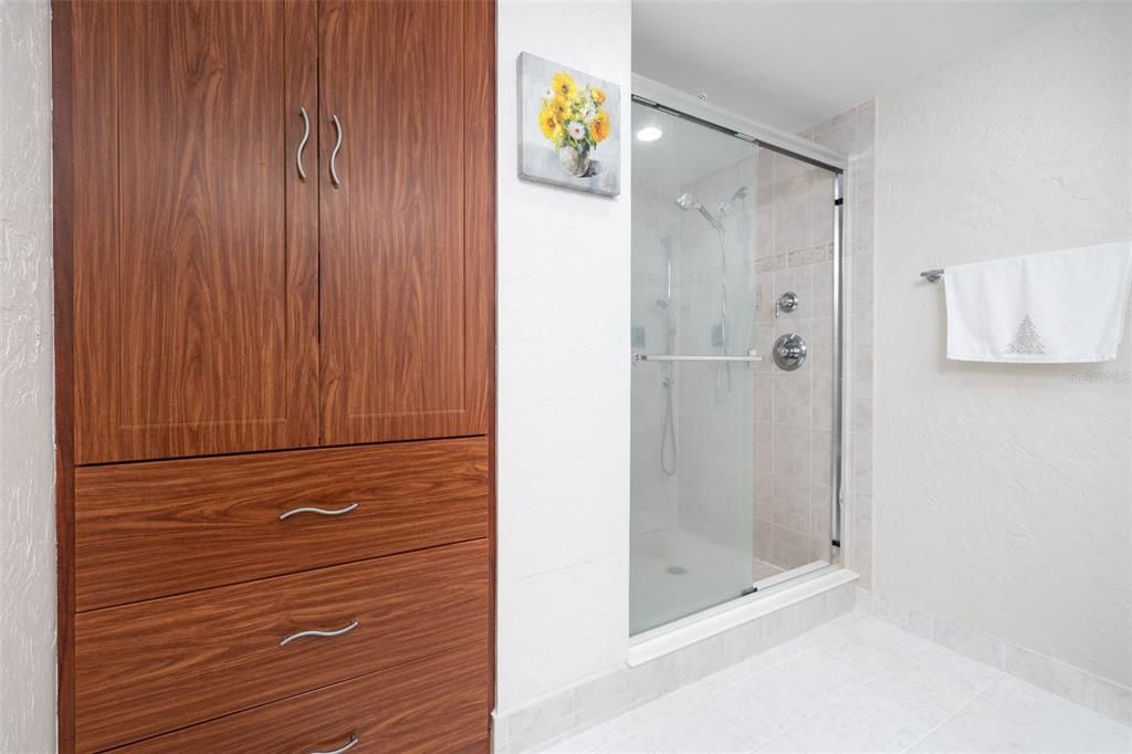 For Sale: $499,000 (2 beds, 2 baths, 1384 Square Feet)