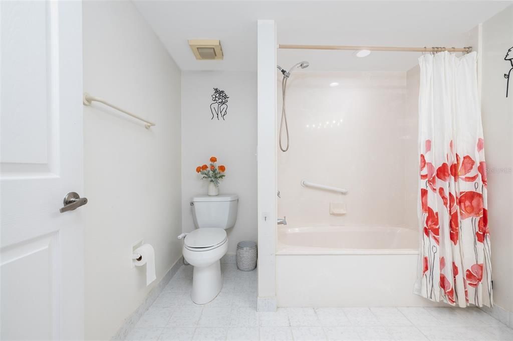 For Sale: $499,000 (2 beds, 2 baths, 1384 Square Feet)