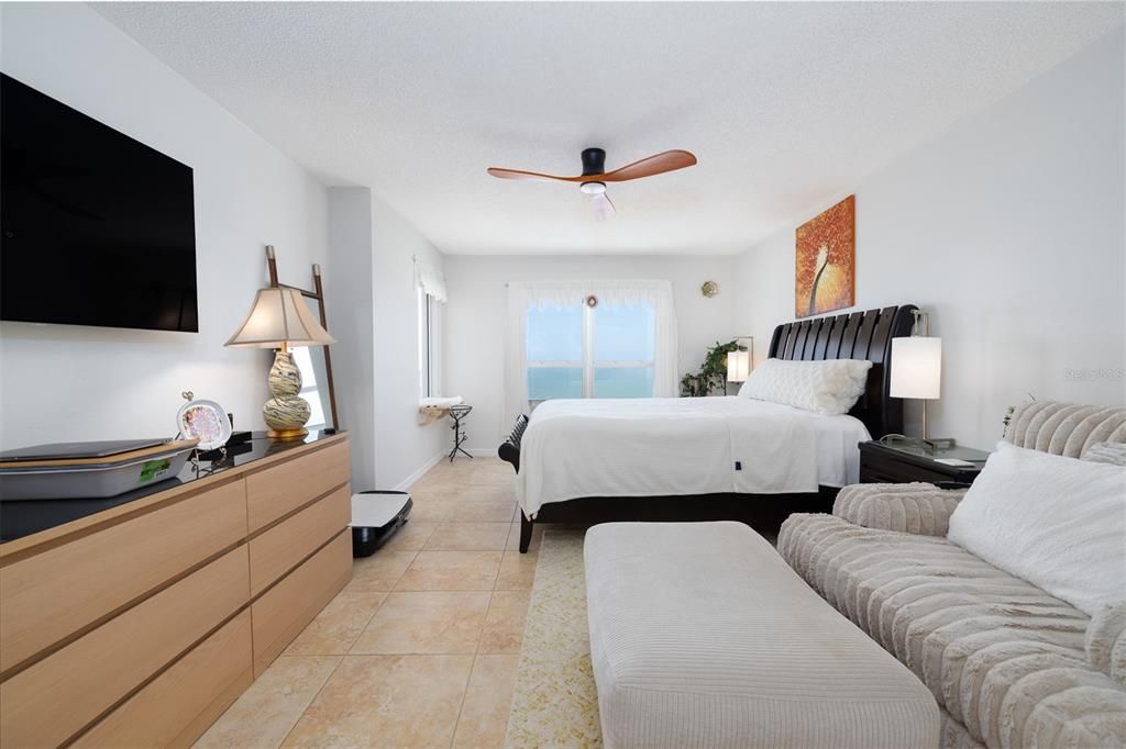 For Sale: $499,000 (2 beds, 2 baths, 1384 Square Feet)