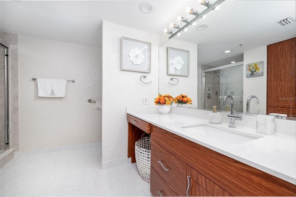 For Sale: $499,000 (2 beds, 2 baths, 1384 Square Feet)