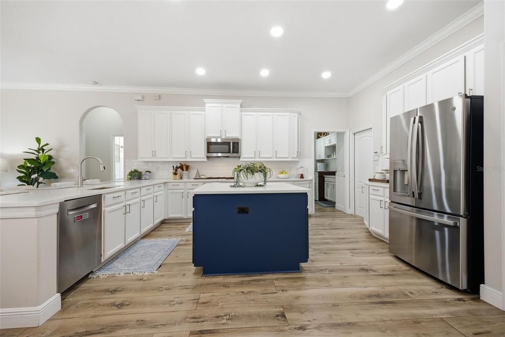 For Sale: $724,900 (5 beds, 4 baths, 3101 Square Feet)