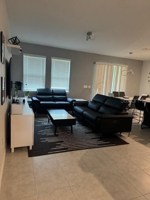 For Rent: $2,500 (3 beds, 2 baths, 1803 Square Feet)