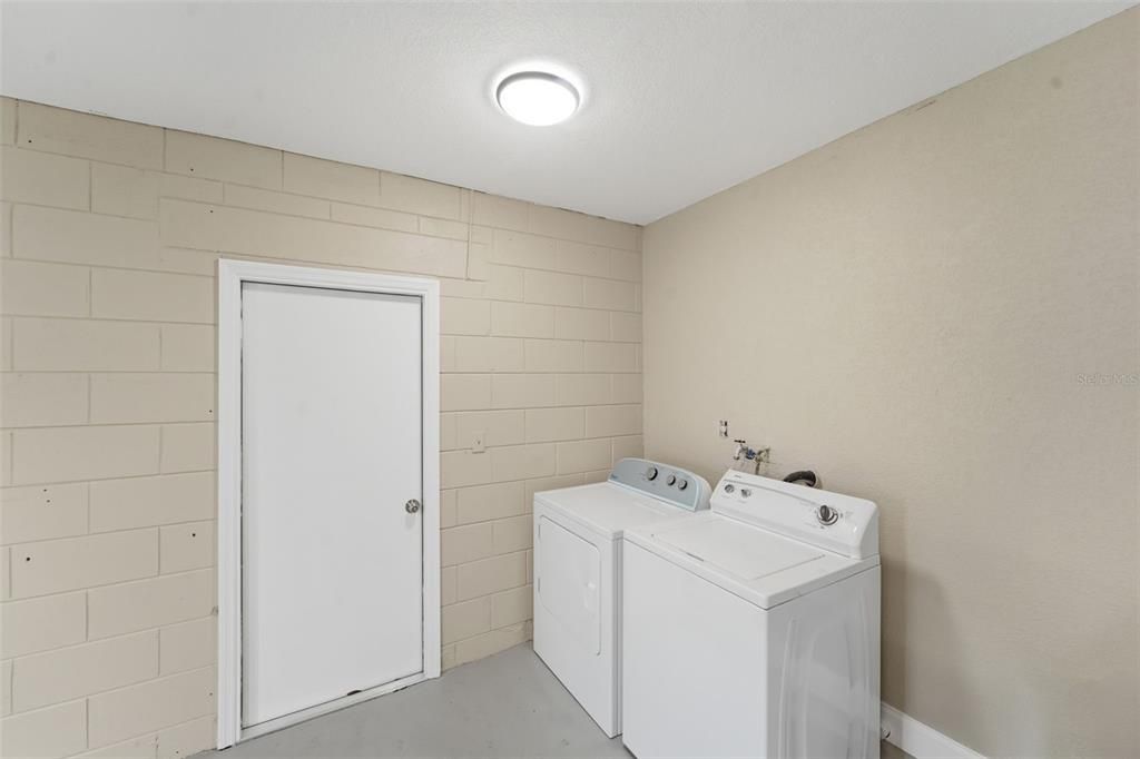 For Sale: $380,000 (3 beds, 2 baths, 1564 Square Feet)