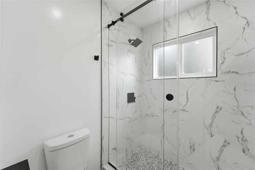 For Sale: $380,000 (3 beds, 2 baths, 1564 Square Feet)