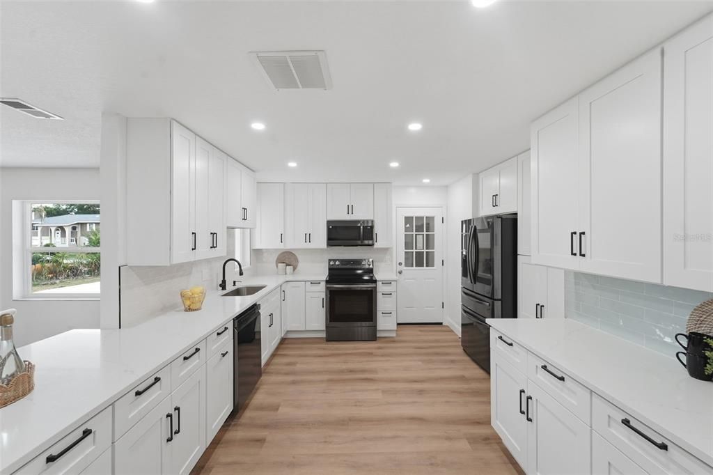 For Sale: $380,000 (3 beds, 2 baths, 1564 Square Feet)