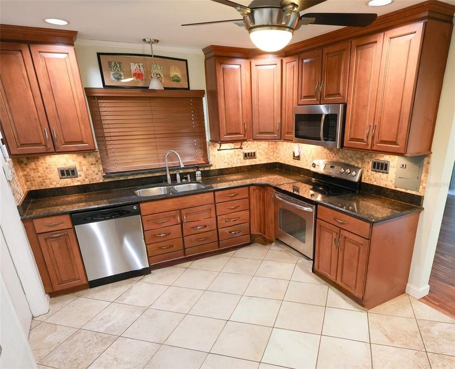 В аренду: $2,850 (3 спален, 2 ванн, 1112 Квадратных фут)