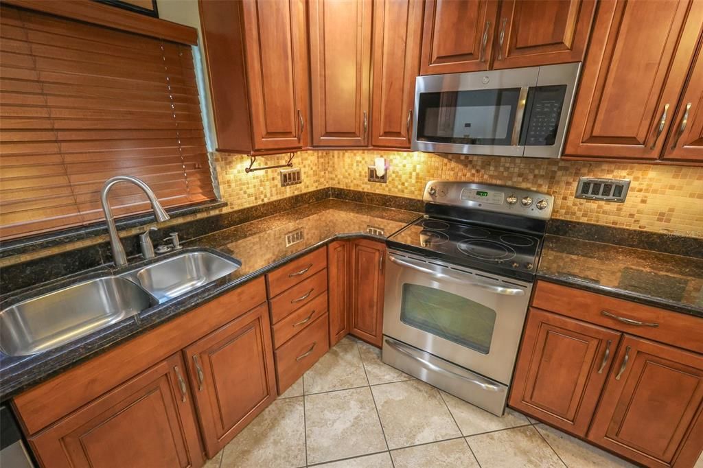 В аренду: $2,850 (3 спален, 2 ванн, 1112 Квадратных фут)