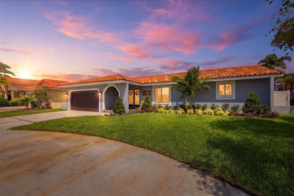 For Sale: $959,000 (4 beds, 2 baths, 1930 Square Feet)
