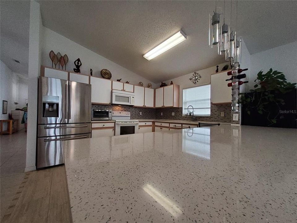 For Rent: $2,650 (4 beds, 3 baths, 1929 Square Feet)
