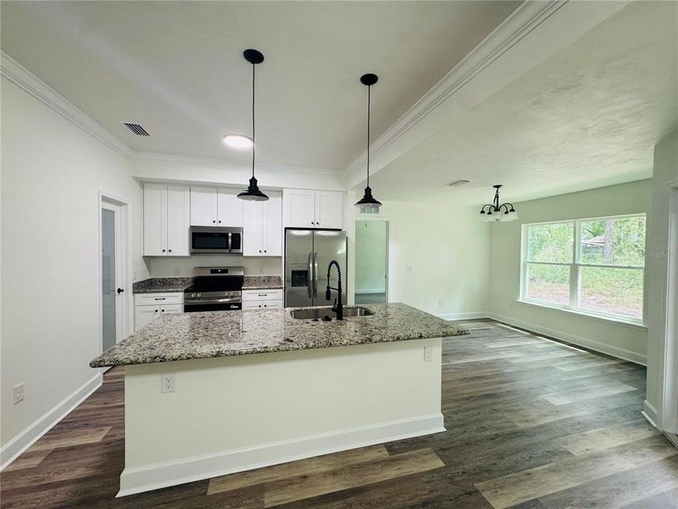 For Sale: $314,000 (3 beds, 2 baths, 1402 Square Feet)