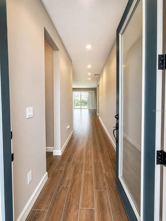 For Rent: $2,365 (4 beds, 2 baths, 1910 Square Feet)