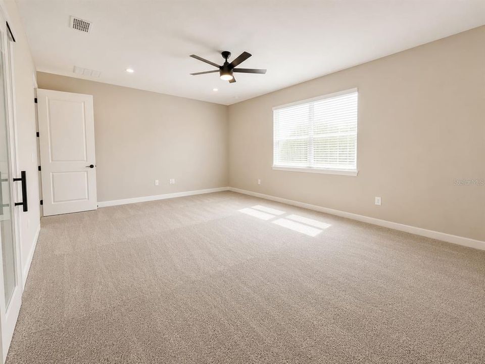 For Rent: $2,365 (4 beds, 2 baths, 1910 Square Feet)