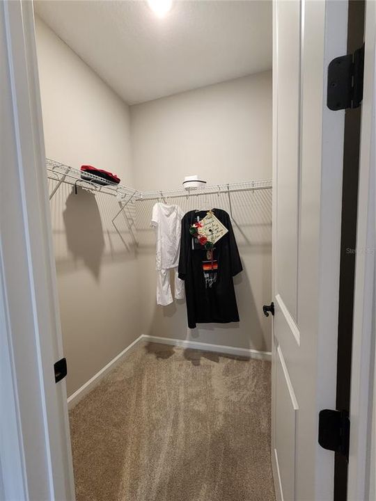For Rent: $2,365 (4 beds, 2 baths, 1910 Square Feet)