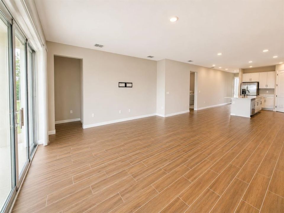 For Rent: $2,365 (4 beds, 2 baths, 1910 Square Feet)