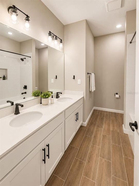 For Rent: $2,365 (4 beds, 2 baths, 1910 Square Feet)