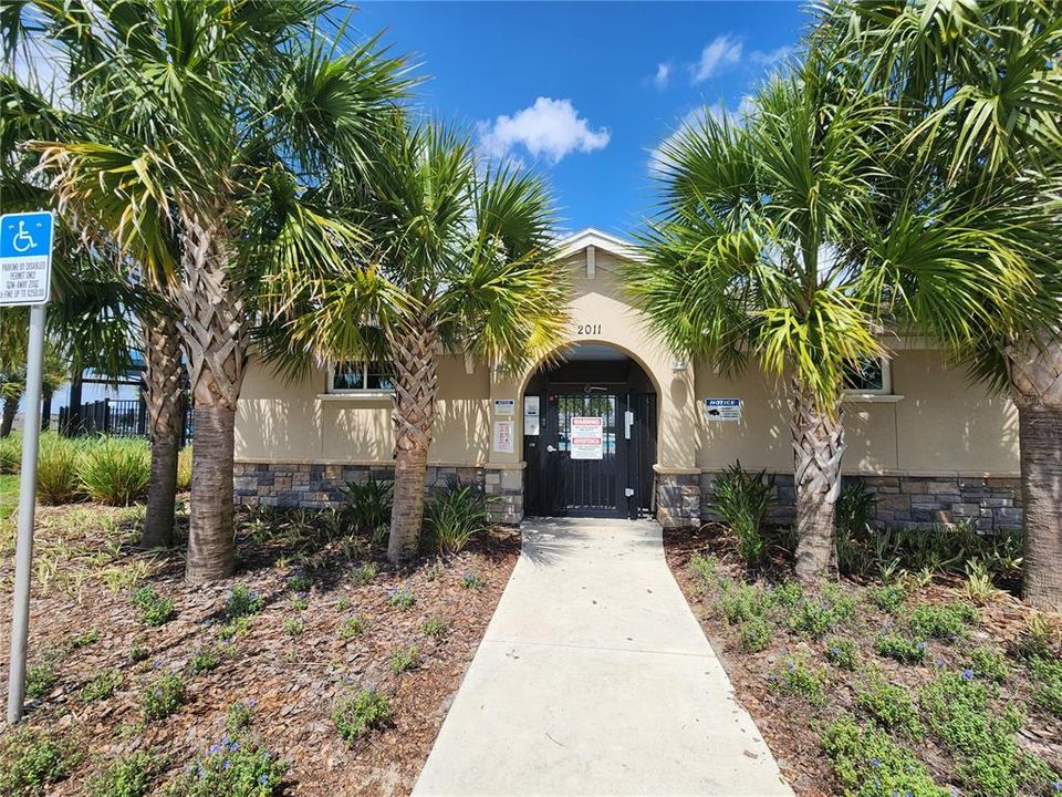 For Rent: $2,365 (4 beds, 2 baths, 1910 Square Feet)