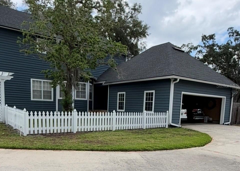 Active With Contract: $995,000 (4 beds, 3 baths, 3841 Square Feet)