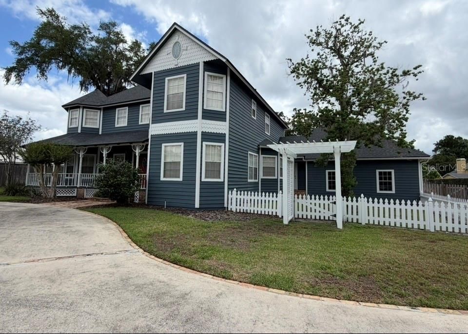 Active With Contract: $995,000 (4 beds, 3 baths, 3841 Square Feet)