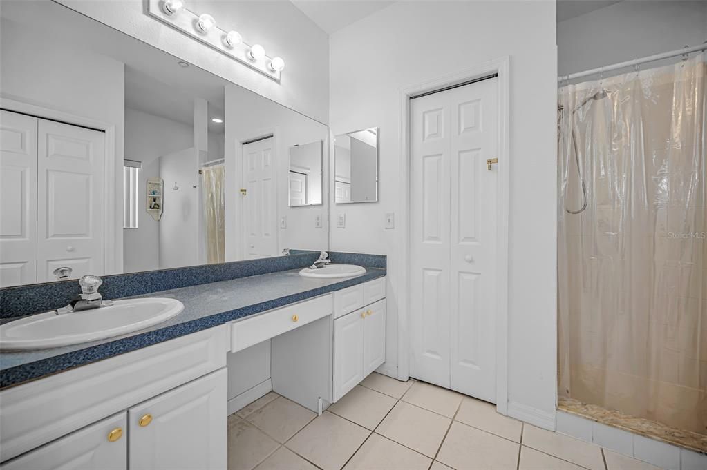 For Sale: $585,000 (2 beds, 2 baths, 1390 Square Feet)