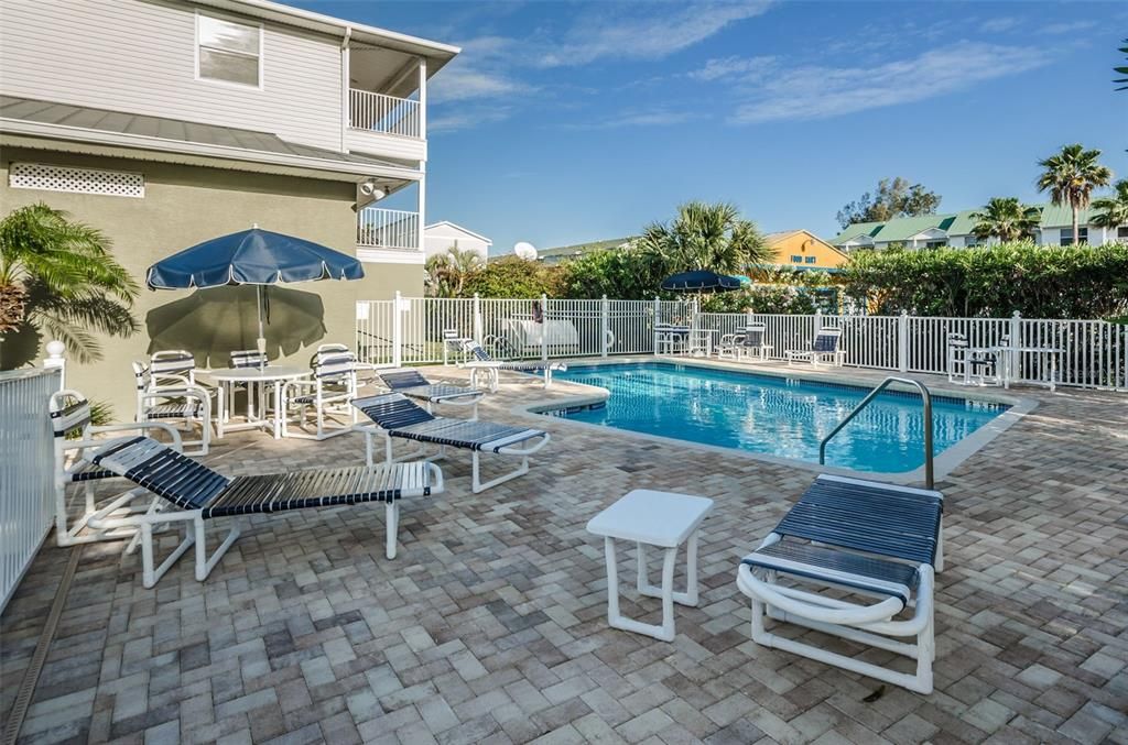 For Sale: $585,000 (2 beds, 2 baths, 1390 Square Feet)