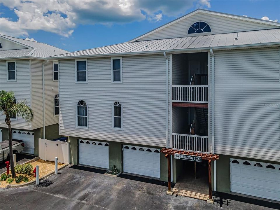 For Sale: $585,000 (2 beds, 2 baths, 1390 Square Feet)