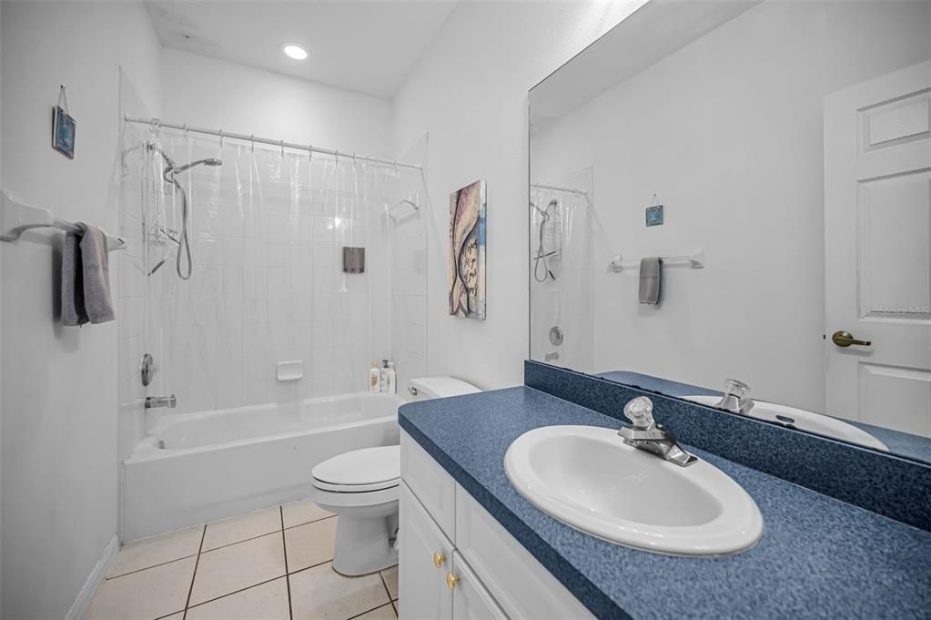 For Sale: $585,000 (2 beds, 2 baths, 1390 Square Feet)