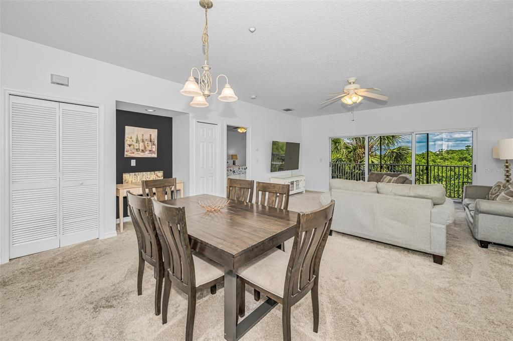 For Sale: $585,000 (2 beds, 2 baths, 1390 Square Feet)