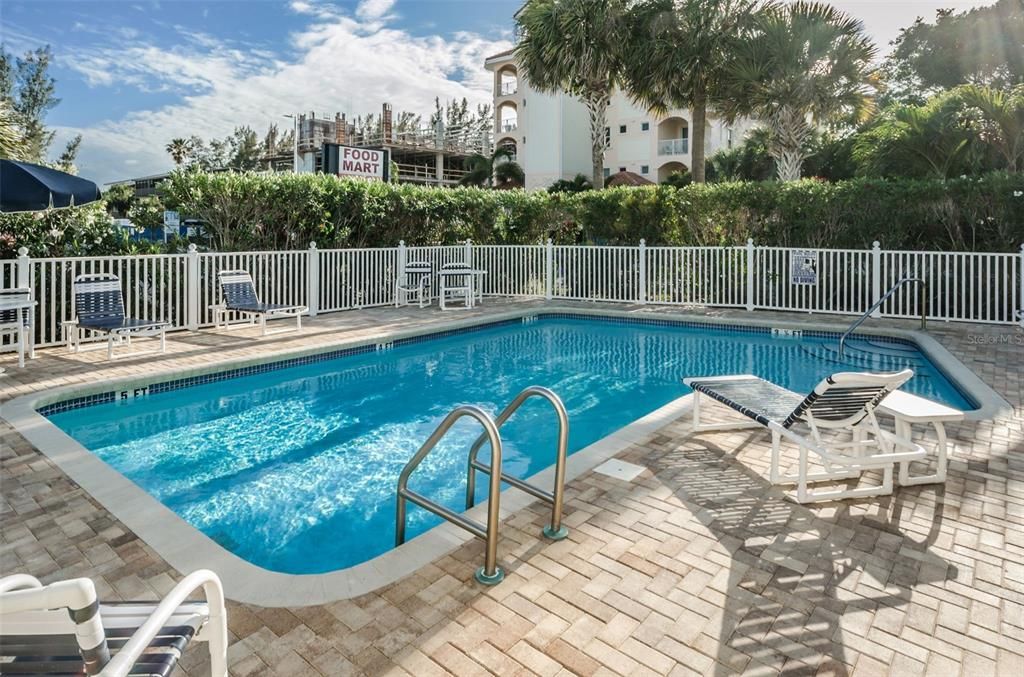 For Sale: $585,000 (2 beds, 2 baths, 1390 Square Feet)
