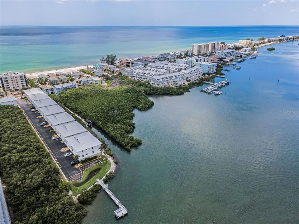 For Sale: $585,000 (2 beds, 2 baths, 1390 Square Feet)
