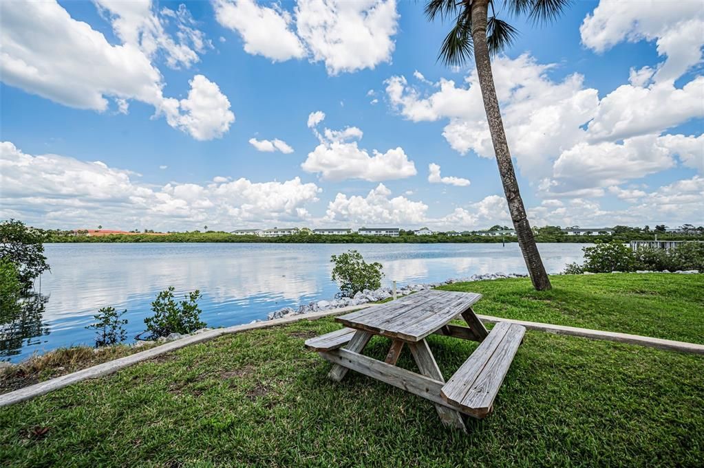 For Sale: $585,000 (2 beds, 2 baths, 1390 Square Feet)