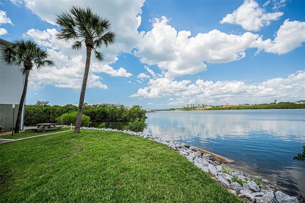 For Sale: $585,000 (2 beds, 2 baths, 1390 Square Feet)