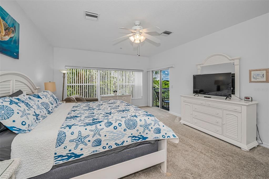 For Sale: $585,000 (2 beds, 2 baths, 1390 Square Feet)