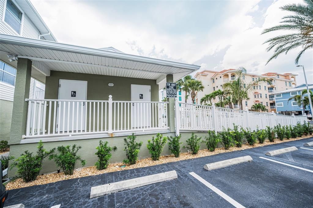 For Sale: $585,000 (2 beds, 2 baths, 1390 Square Feet)