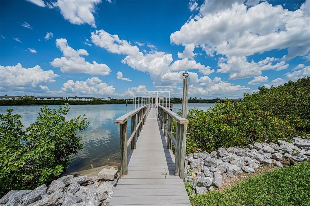 For Sale: $585,000 (2 beds, 2 baths, 1390 Square Feet)