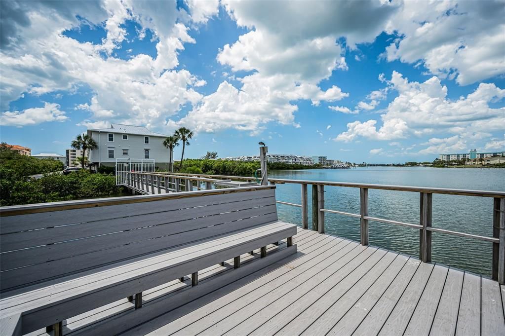 For Sale: $585,000 (2 beds, 2 baths, 1390 Square Feet)