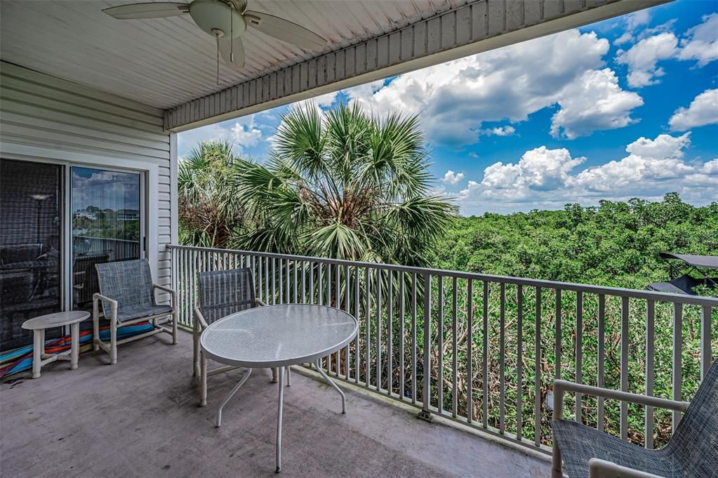For Sale: $585,000 (2 beds, 2 baths, 1390 Square Feet)